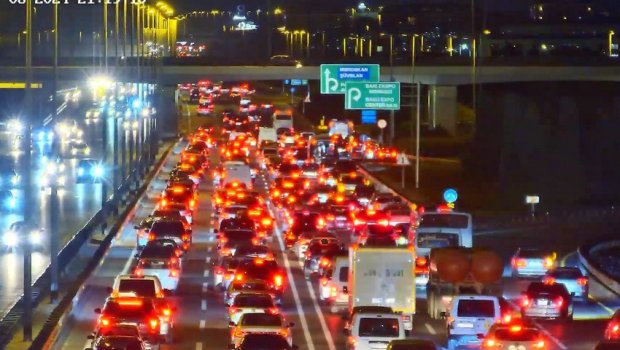 Yol qəzası Mərdəkan şosesi istiqamətində sıxlığa səbəb olub