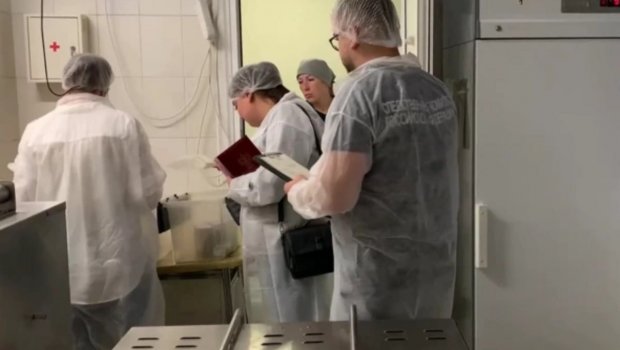 Sankt-Peterburqda seçki məntəqələrində 30-a yaxın insan qidadan zəhərləndi