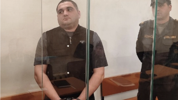 "Anasını vurduğu üçün irad tutdu" - 2 nəfəri öldürən şəxsin MƏHKƏMƏSİNDƏN