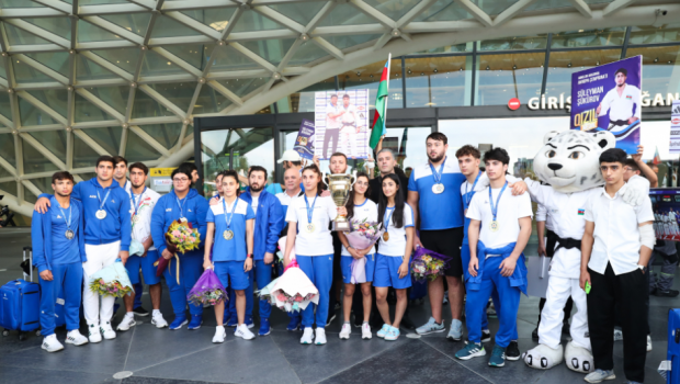 Paralimpiadada medal qazanan idmançılarımız Vətənə döndülər - FOTO/VİDEO