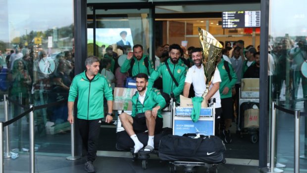 Çempionlar Liqasının qalibi olan komandamız Vətənə qayıtdı - FOTO