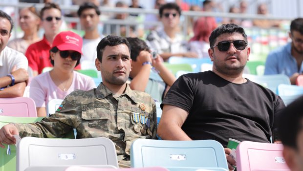Şəhid ailələri və qazilər "Formula 1" yarışını tribunalardan izləyirlər - FOTO