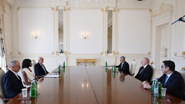 İlham Əliyev &ldquo;Formula 1&rdquo;in prezidentini və britaniyalı supermodeli QƏBUL EDİB - FOTO