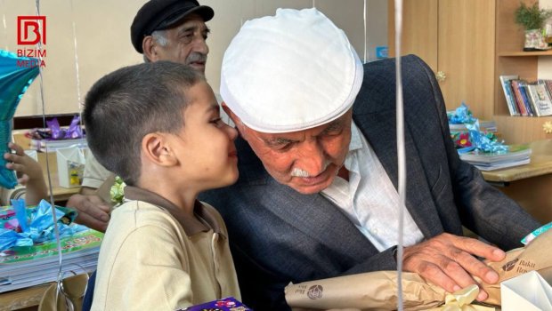 Uşaq evinin birinciləri ilə ahıllar eyni SİNİF OTAĞINDA &ndash; FOTOREPORTAJ