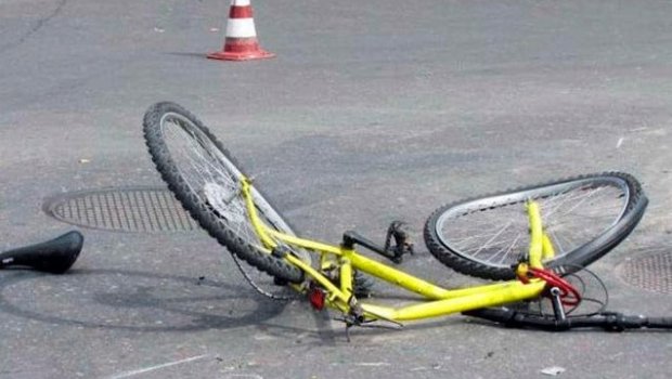 Avtobus velosipedlə yolu keçən uşağı vurub öldürdü