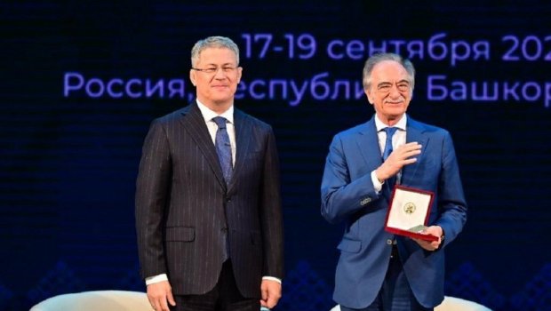Polad Bülbüloğluna Başqırdıstanın Xalq artisti adı verilib