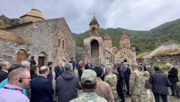 Xarici diplomatlar Xudavəng monastır kompleksini ziyarət etdilər - FOTO/VİDEO
