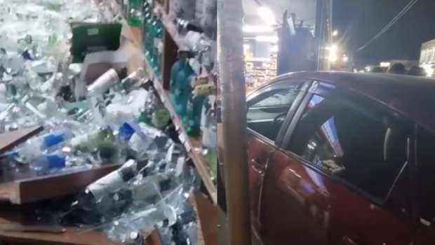 Bakıda &ldquo;Prius&rdquo; mağazaya GİRDİ &ndash; VİDEO