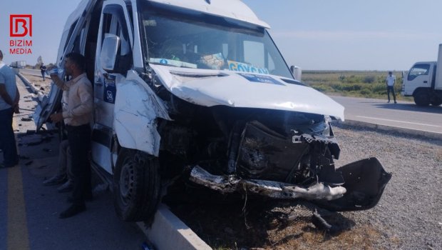 Kürdəmirdə mikroavtobus QƏZASI &ndash; Yaralananlar var &ndash; FOTO/VİDEO
