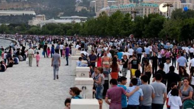 Əhalinin yarıdan çoxu niyə Abşeron yarımadasında MƏSKUNLAŞIB?