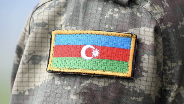 Yevlaxda hərbçilərin olduğu avtomobil qəzaya düşdü - FOTO