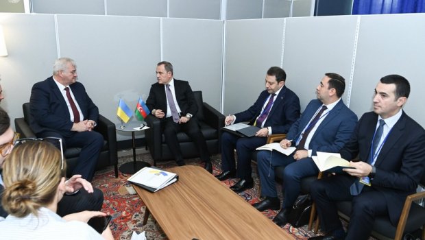 Ceyhun Bayramov ukraynalı həmkarı ilə regiondakı vəziyyəti müzakirə etdi &ndash; FOTO 