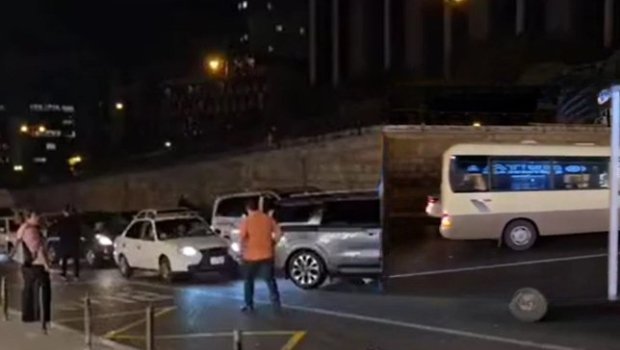 &ldquo;20 Yanvar" metrosu ətrafında nəqliyyat xaosu: Sürücülər qaydalara MƏHƏL QOYMURLAR - VİDEO