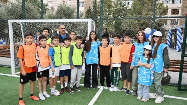 Bakıda yenilənmiş növbəti həyət sakinlərin istifadəsinə verildi - FOTO