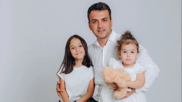 Tanınmış teleaparıcının iki yaşlı qızının ölüm SƏBƏBİ BİLİNDİ