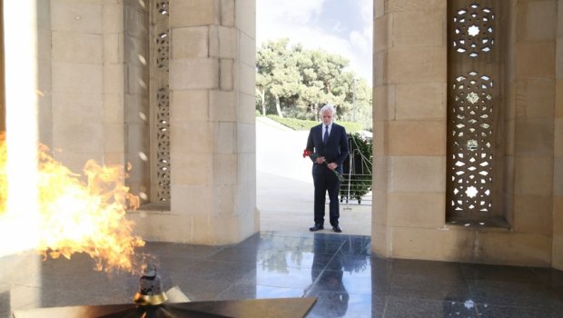 ABŞ səfiri Şəhidlər xiyabanını ziyarət edib &ndash; FOTO 
