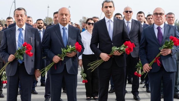 ADY-nin rəhbərliyi Zəfər parkında &ndash; FOTO