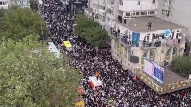 Yəhudilər müqəddəs bayramlarını qeyd etmək üçün Ukraynaya axın etdilər – ANBAAN VİDEO