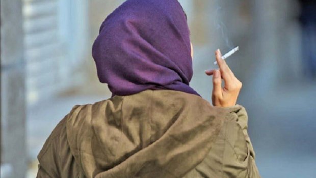 Hicablı qadınlar da siqaret ÇƏKİR &ndash; İslam bu barədə nə deyir?