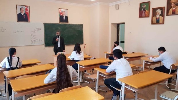 "Müəllim məktəbdən, şagird müəllimdən ayrı düşüb" &ndash; Təhsil ocaqlarındakı insidentlərin PƏRDƏARXASI