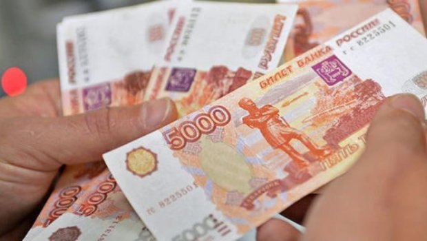 Rublun ucuzlaşması iqtisadiyyatımıza necə TƏSİR EDƏCƏK?
