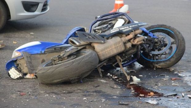 Sabirabadda motosikletçi qəzaya düşüb, vəziyyəti ağırdır