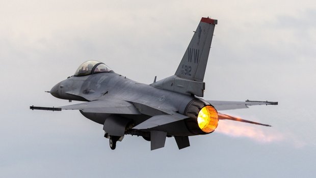 Niderland vəd edilən 24 ədəd F-16-dan ilk partiyasını Ukraynaya təhvil verdi