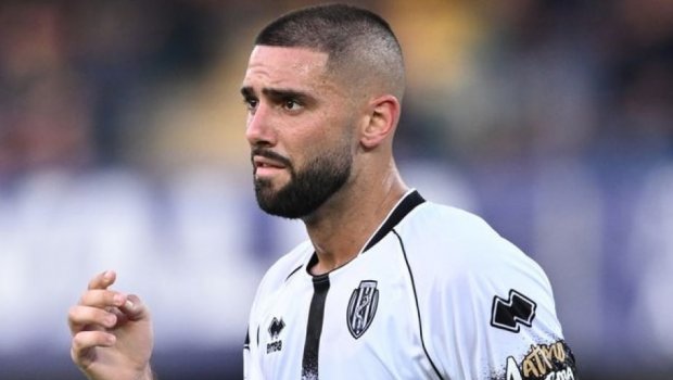 Rəqibini Ceki Çana bənzədən futbolçu CƏZALANDIRILDI