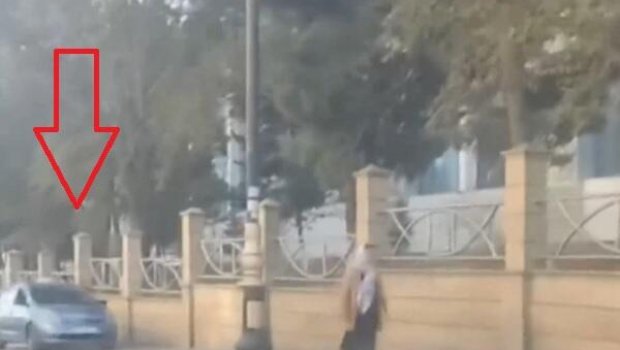 Bakıda sürücü "Prius"u səkidə sürdü &ndash; VİDEO