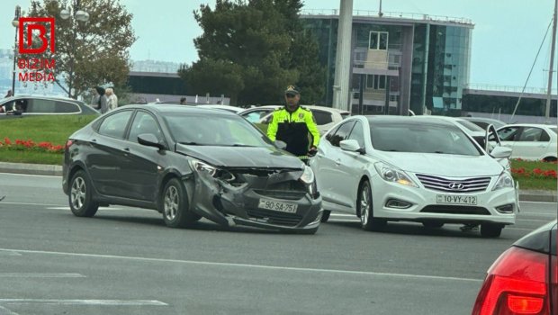 Qadın sürücü Azneft dairəsində QƏZA TÖRƏTDİ &ndash; FOTO