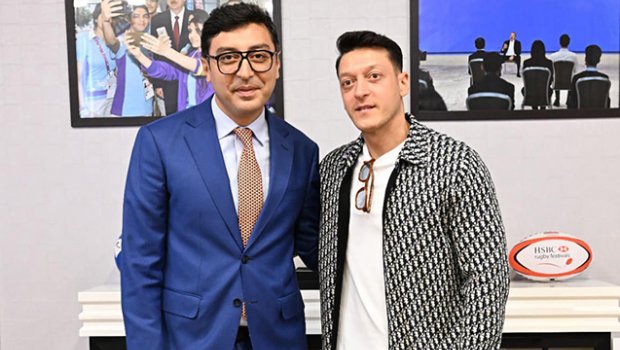 Mesut Özil Bakıda