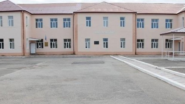 Sarayda şagird məktəb binasından YIXILDI