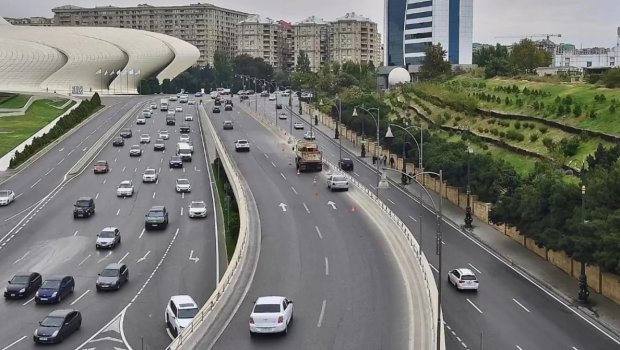 Sürücülərə XƏBƏRDARLIQ: Bu küçələrdə hərəkət MƏHDUDLAŞDIRILDI &ndash; FOTO