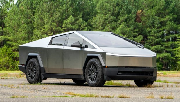 &ldquo;Tesla Cybertruck&rdquo; Bakı KÜÇƏLƏRİNDƏ - FOTO