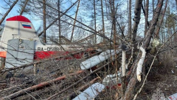 Rusiyada təyyarə qəzaya uğradı: Sərnişin həlak oldu - FOTO
