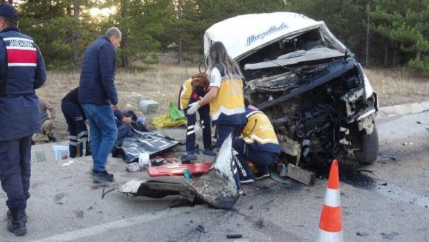 Türkiyədə mikroavtobus aşdı - 2 ölü, 13 yaralı var