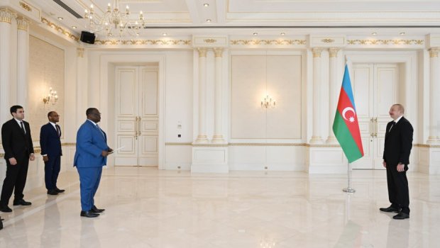 İlham Əliyev Beninin yeni səfirini qəbul etdi &ndash; FOTO