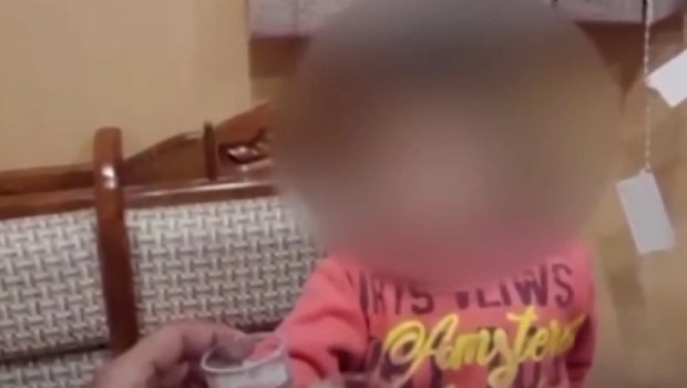 Bərdədə azyaşlı qızına qarşı fiziki zorakılıq edən ata CƏZALANDIRILDI - VİDEO