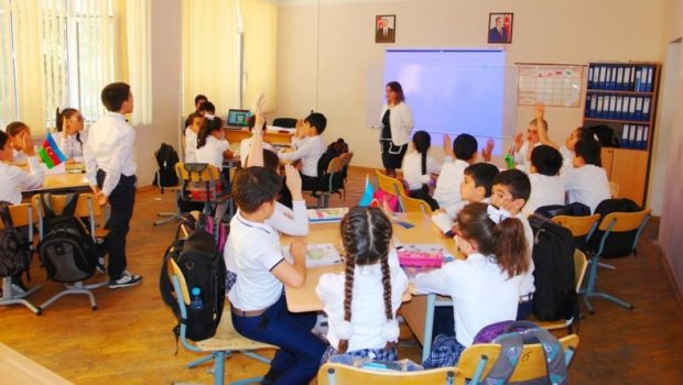 Şagird sayı 10 nəfərdən az olan sinifləri birləşdirmək hansı problemləri YARADIR?