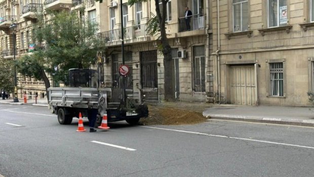 Bakının mərkəzində yol çökdü - FOTO