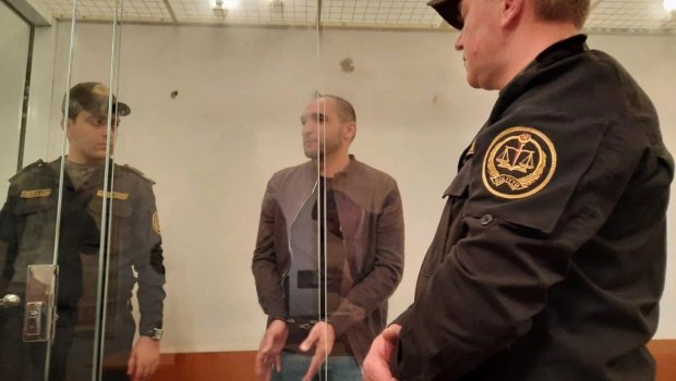 Əvvəl arvadına ağır xəsarət yetirdi, sonra onun nənəsi ilə bacısını bıçaqladı