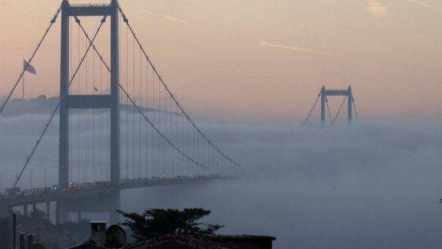 İstanbul duman içində: Gəmilərin hərəkəti dayandı - FOTO