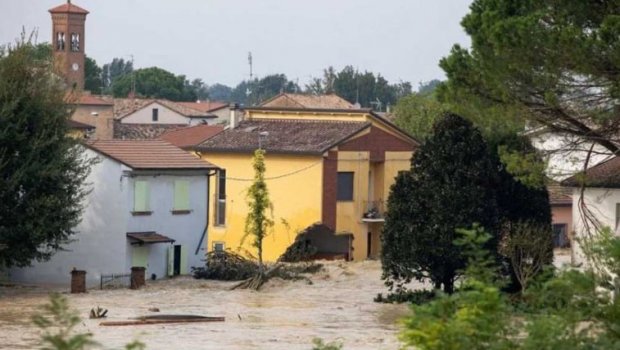 İtaliyada daşqınlar: 300-dən çox insan xilas edildi - FOTO