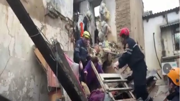 Bakıda uçan evdə 1 nəfər dağıntı altında qaldı &ndash; VİDEO