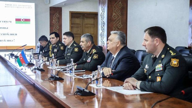 Zakir Həsənov qırğızıstanlı həmkarı ilə nəyi müzakirə etdi? - FOTO