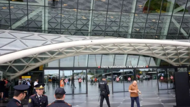 İstanbuldan Bakıya gələn vətəndaşın çamadanlarından görün nə çıxdı? - SİYAHI