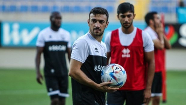 Qara Qarayevin bu kluba keçidi də ALINMADI