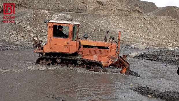 Quba-Xınalıqda uçan körpü ilə bağlı salınan yol GENİŞLƏNDİRİLİR &ndash; FOTO