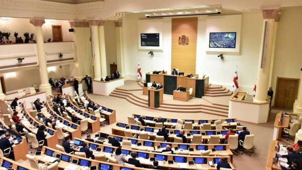 Gürcüstanın yeni parlamentinin ilk sessiyası nə vaxt keçiriləcək?