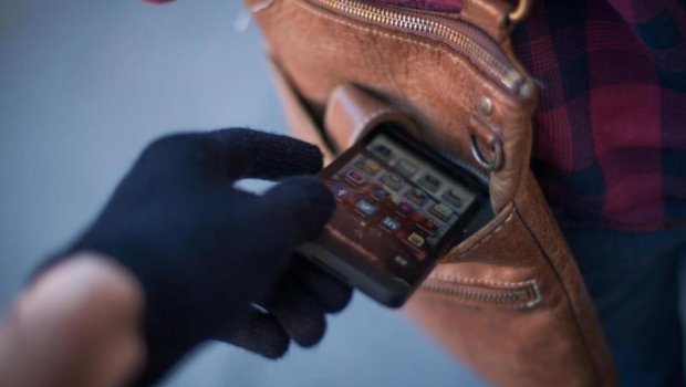 Bakıda 3 nəfərin mobil telefonunu oğurlayan şəxs TUTULDU